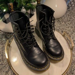 Dr Doc Martens 1460 black leather combat boots